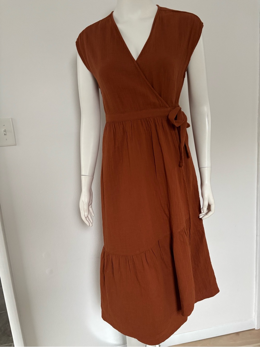 Universal Thread Sleeveless Wrap Midi Dress in Rust Brown